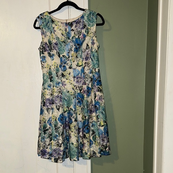 Roz & Ali Dresses & Skirts - Roz & Ali Womens Floral Short Sleeve Dress Size 8 NWT Blue and Purple